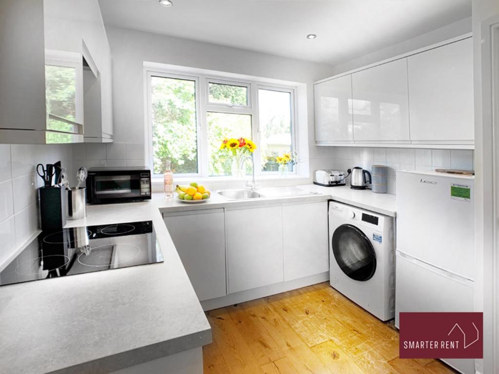 Sunninghill Village - 2 Bed - Parking And Garden Аскот Экстерьер фото