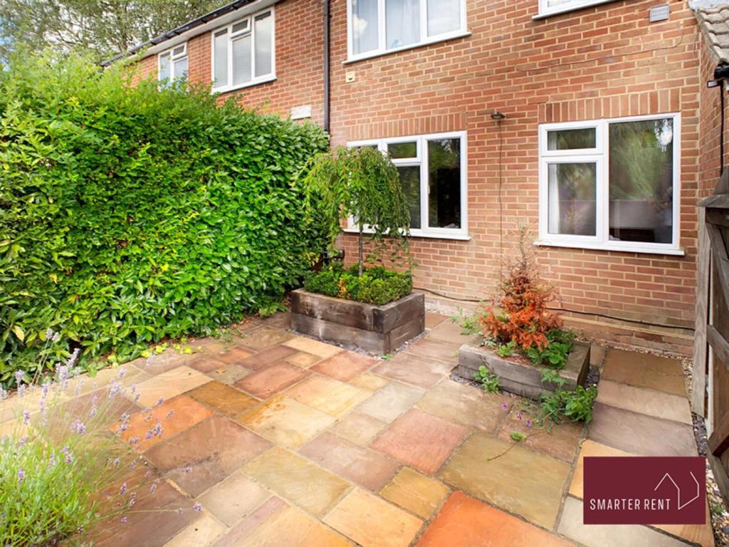 Sunninghill Village - 2 Bed - Parking And Garden Аскот Экстерьер фото