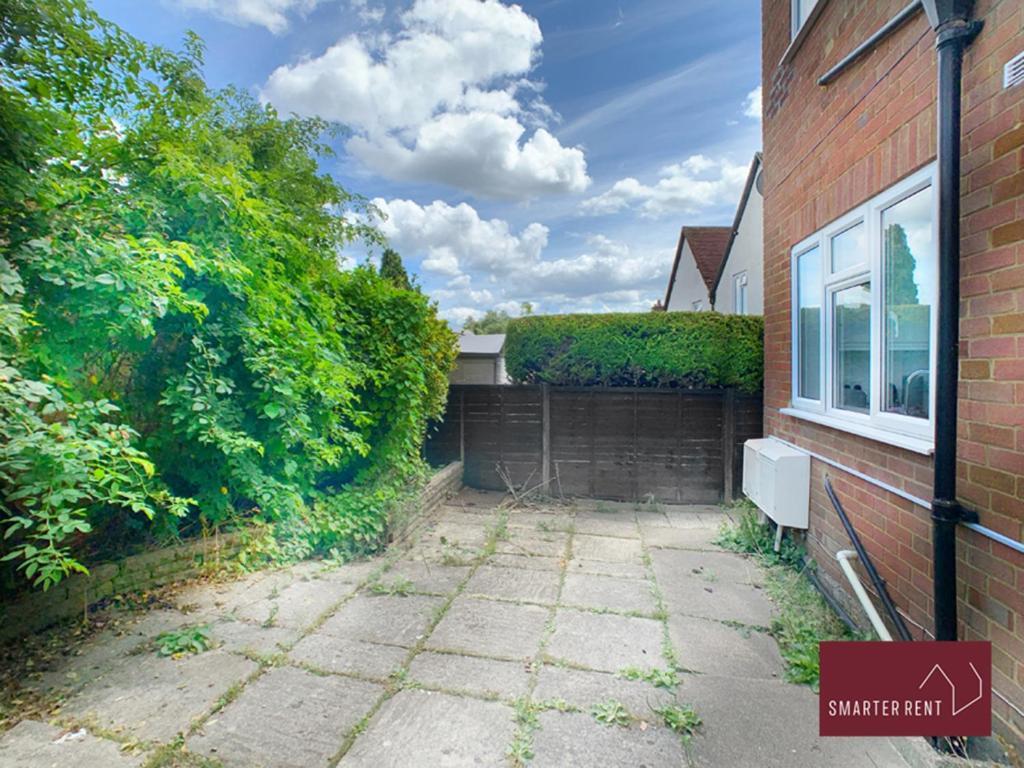 Sunninghill Village - 2 Bed - Parking And Garden Аскот Экстерьер фото